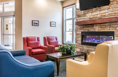 Houghton Hotel | Quality Inn & Suites Houghton Downtown