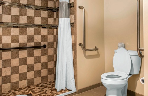 Houghton Hotel | Quality Inn & Suites Houghton Downtown