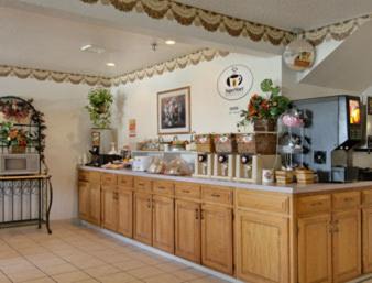 Howe Hotel | Quality Inn & Suites Howe - Sturgis