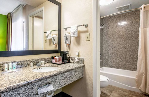 Southside Hotel | Quality Inn & Suites Jacksonville-Baymeadows