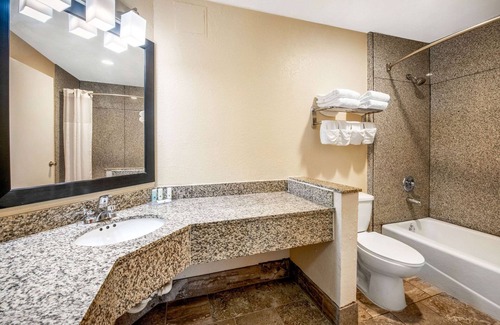 Southside Hotel | Quality Inn & Suites Jacksonville-Baymeadows