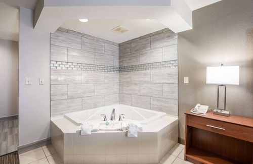 Lodi Hotel | Quality Inn & Suites Lodi I-90