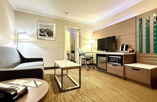 Lennox Hotel | Quality Inn & Suites Los Angeles Airport - LAX