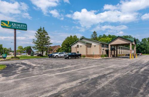 Marinette Hotel | Quality Inn & Suites Marinette