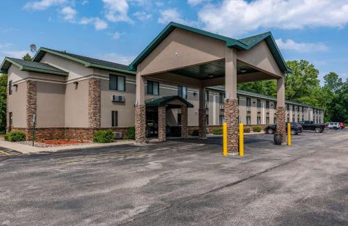 Marinette Hotel | Quality Inn & Suites Marinette