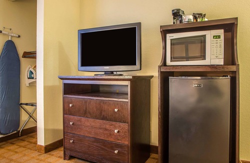 Marinette Hotel | Quality Inn & Suites Marinette