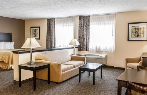Mattoon Hotel | Quality Inn & Suites - Mattoon