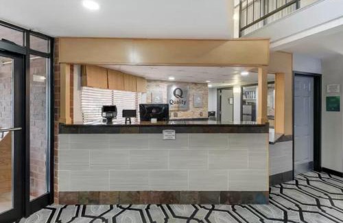 Rochester Hotel | Quality Inn & Suites Mayo Clinic Area