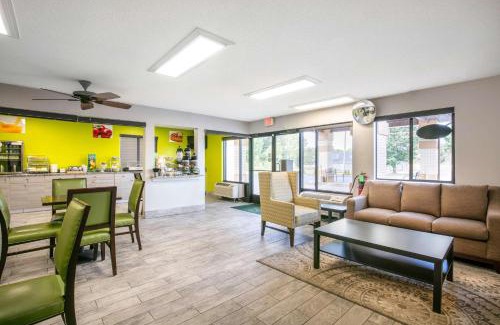 Metropolis Hotel | Quality Inn & Suites Metropolis I-24