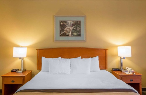 Pryor Hotel | Quality Inn & Suites MidAmerica Industrial Park Area