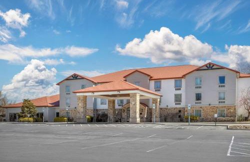 Monterey Hotel | Quality Inn & Suites Monterey, TN - Crossville, TN