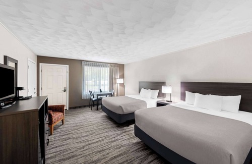 Munising Hotel | Quality Inn & Suites Munising