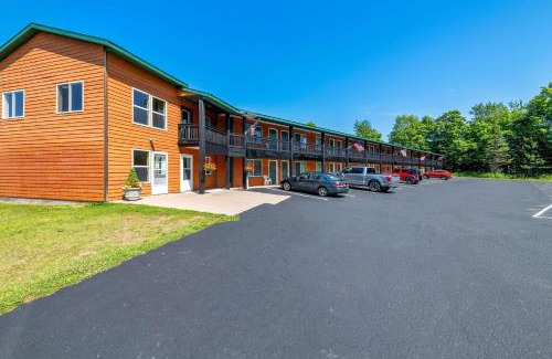 Munising Hotel | Quality Inn & Suites Munising