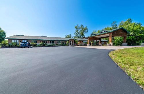 Munising Hotel | Quality Inn & Suites Munising