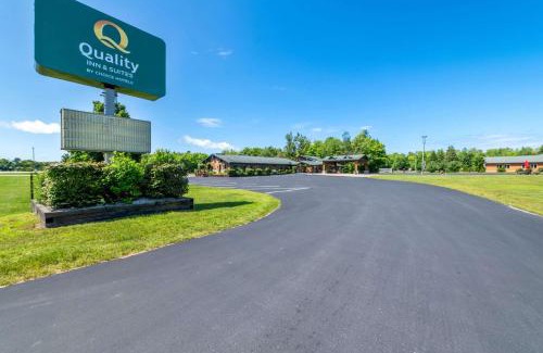 Munising Hotel | Quality Inn & Suites Munising