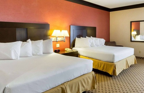Oakwood Village Hotel | Quality Inn & Suites Oakwood Village - Cleveland South