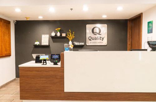 Oakwood Village Hotel | Quality Inn & Suites Oakwood Village - Cleveland South