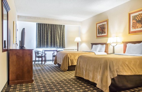 Batavia Hotel | Quality Inn & Suites Palm Island Indoor Waterpark