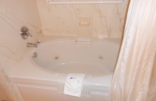 Youngtown Hotel | Quality Inn & Suites Phoenix NW - Sun City