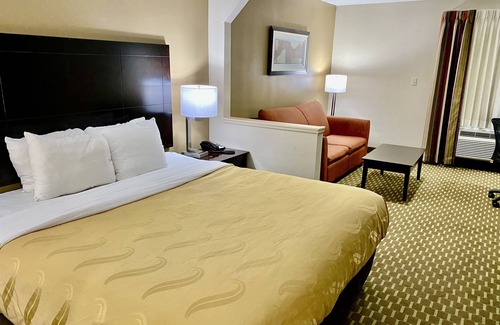 Pine Bluff Hotel | Quality Inn & Suites Pine Bluff