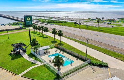 Port Lavaca Hotel | Quality Inn & Suites Port Lavaca near Lighthouse Beach