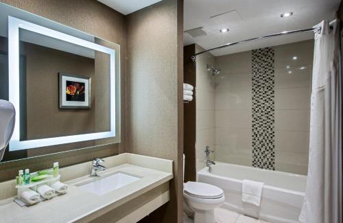 Regina Hotel | Quality Inn & Suites Regina Downtown