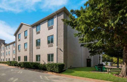 Roanoke Hotel | Quality Inn & Suites Roanoke - Fort Worth North