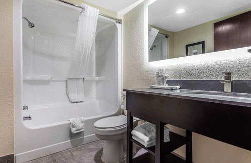 South Salisbury Hotel | Quality Inn & Suites Salisbury South