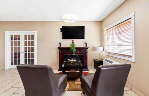 Springfield Hotel | Quality Inn & Suites Springfield Southwest near I-72