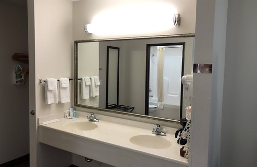 Sun Prairie Hotel | Quality Inn & Suites Sun Prairie Madison East
