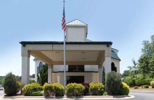 Tarboro Hotel | Quality Inn & Suites Tarboro - Kingsboro