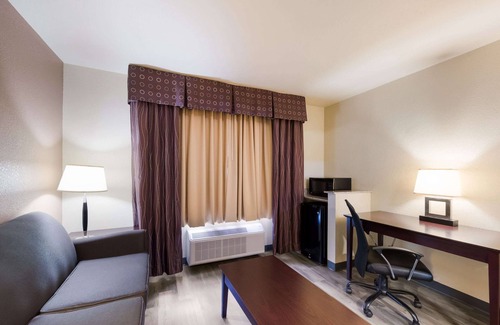 Terrell Hotel | Quality Inn & Suites Terrell