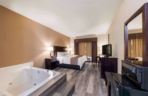 Terrell Hotel | Quality Inn & Suites Terrell