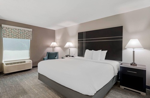 Union City Hotel | Quality Inn & Suites Union City - Atlanta South