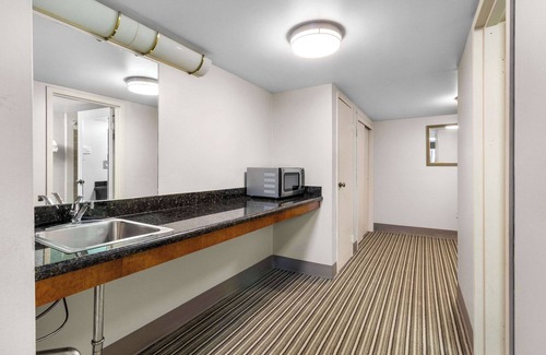 Altoona Hotel | Quality Inn & Suites