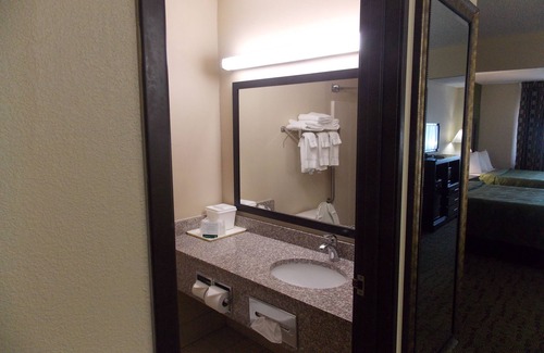 Champaign Hotel | Quality Inn & Suites