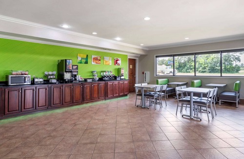Demopolis Hotel | Quality Inn & Suites