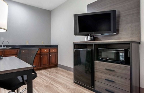 Demopolis Hotel | Quality Inn & Suites