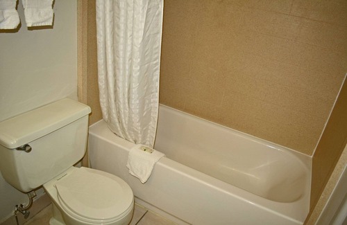 East Syracuse Hotel | Quality Inn & Suites East Syracuse - Carrier Circle