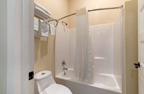 Elgin Hotel | Quality Inn & Suites