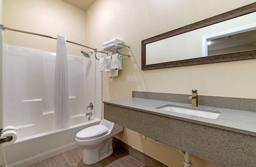 Elgin Hotel | Quality Inn & Suites