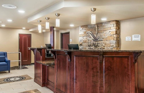 Houghton Hotel | Quality Inn & Suites Houghton