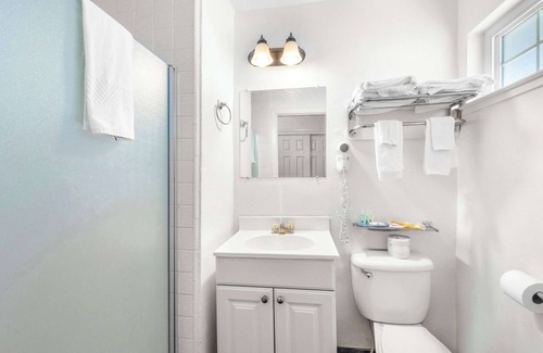 Jackson Hotel | Quality Inn & Suites