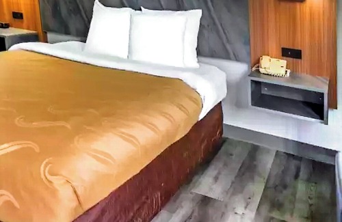 Manhattan Hotel | Quality Inn & Suites