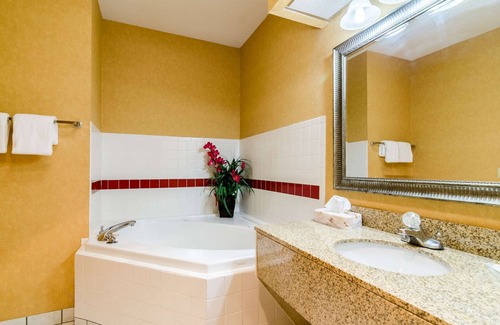 Manhattan Hotel | Quality Inn & Suites