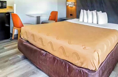 Manhattan Hotel | Quality Inn & Suites