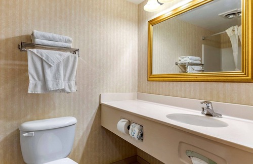 Manistique Hotel | Quality Inn & Suites