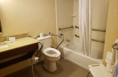 Mansfield Hotel | Quality Inn & Suites