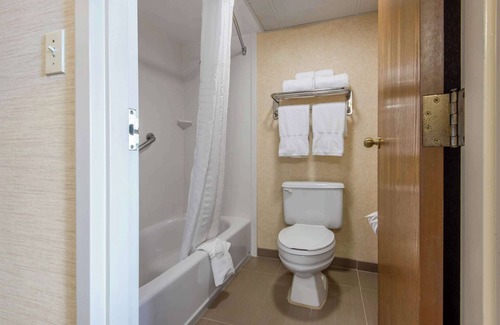 Mansfield Hotel | Quality Inn & Suites