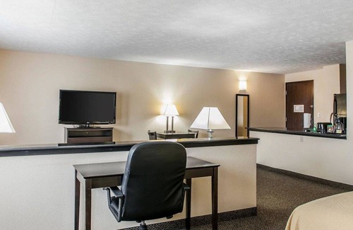 Mattoon Hotel | Quality Inn & Suites